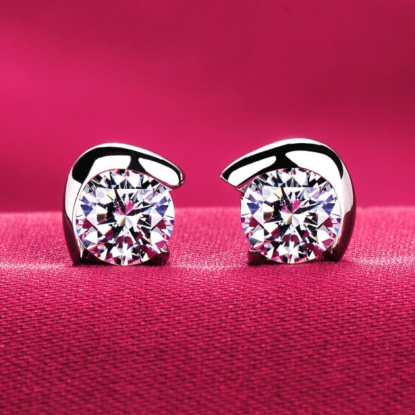 0.5 Carat Surrounded By A Semicircle ESCVD Diamonds Fashionable Women Earrings