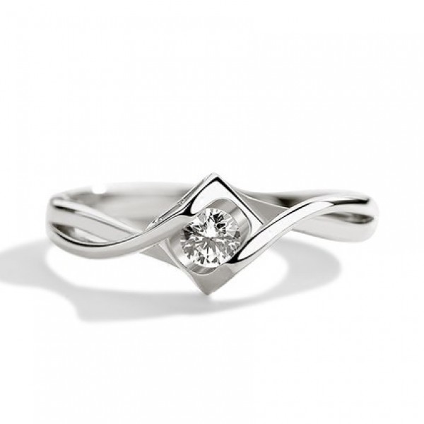 Sterling Silver Ring For Women Inlaid Cubic Zirconia Rhombus Design Exquisite and Luxury