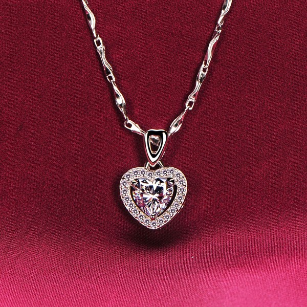 0.6 Carat Heart Shape ESCVD Diamonds Fashionable Women Necklaces Gift Necklaces