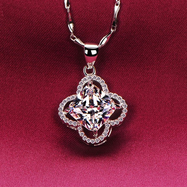 Petal shape 3.0 Carat ESCVD Diamonds Fashionable Gift Necklaces For Her